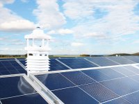 centrale météo compacte avec pyranomètre 2ème classe kipp & zonen, ws501-200 Lufft. Utilisée ici dans un champ photovoltaïque.