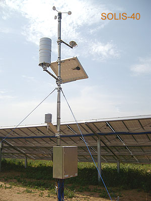 Station météo avec pluviomètre à la norme IEC 61724 pour centrale  photovoltaïque