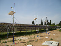 Photo station météo professionnelle pour champ photovoltaïque